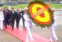 Presiden Jokowi Kunjungi Monumen Pahlawan dan Mausoleum Ho Chi Minh di Hanoi