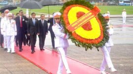 Presiden Jokowi Kunjungi Monumen Pahlawan dan Mausoleum Ho Chi Minh di Hanoi