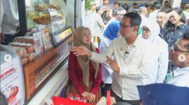 Pj Gubernur DKI Tinjau Kegiatan Sembako Murah di Dua Kecamatan