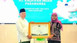 Khofifah Raih Penghargaan dari PWNU Jatim