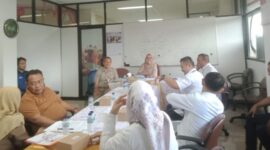 Tim YLBH Pijar saat menghadiri undangan mediasi di Kantor Kecamatan Kalideres, Jakarta Barat (foto tim pijar)