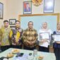 Madsanih Manong dan Rekan foto bersama mahasiswi dari Fakultas Hukum Universitas Padjadjaran (Unpad) Bandung.