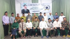 Anggota Komisi D DPRD Provinsi DKI Jakarta, H. Ahmad Ruslan sesi foto bersama masyarakat usai Sosper di Kp Gaga Semanan soal Peraturan Daerah (Perda) Nomor 4 Tahun 2015 tentang Pelestarian Kebudayaan Betawi (ist)