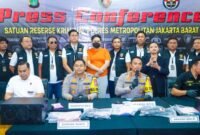 Kapolres Metro Jakarta Barat, Kombes Pol M Syahduddi dalam konferensi persnya (foto/ist)