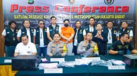 Kapolres Metro Jakarta Barat, Kombes Pol M Syahduddi dalam konferensi persnya (foto/ist)