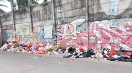 Tumpukan sampah di pinggir jalan Kihajar Dewantoro, Kelurahan Ketapang, Cipondoh, Kota Tangerang. (Foto/dok)