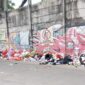 Tumpukan sampah di pinggir jalan Kihajar Dewantoro, Kelurahan Ketapang, Cipondoh, Kota Tangerang. (Foto/dok)