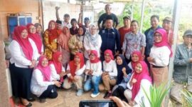 acara munggahan atau makan bersama diarea Urban Farming Semanan Sinergi. (foto/dok).