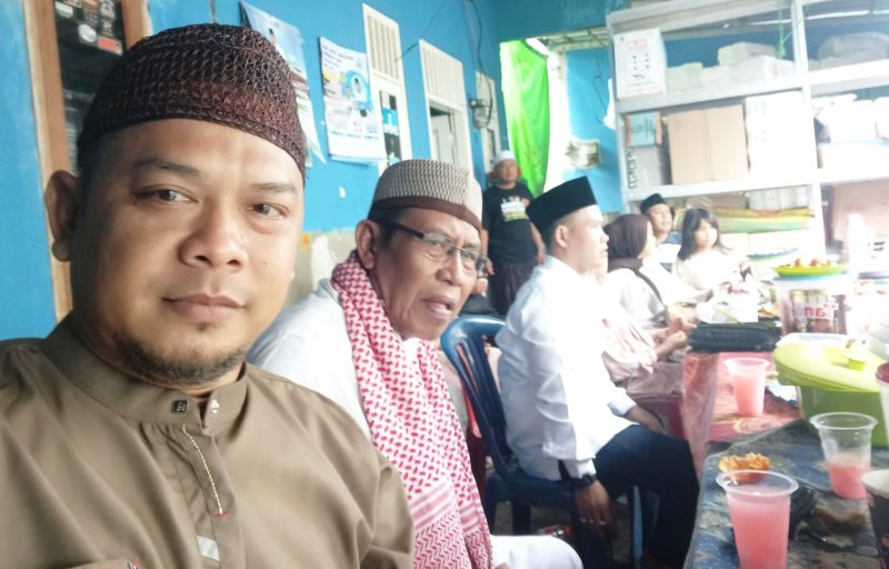 Mawan alias Bondeng bersama keluarga besarnya saat menghadiri Tradisi Lebaran Betawi Antar Kampung di Duri Kosambi, Jakarta Barat.(dok)