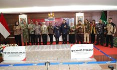 Kejari Jakbar Setorkan Uang Rampasan dari Perkara TPPU Bandar Judol Oei Hengky Wiryo Sebesar Rp530,4 Miliar