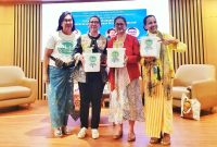 Dari kiri ke kanan : dr.Amaranila Lalita Drijono, sp.DVE, Prof Dr dr Martina Nasrun, sp.KJ, Halida Hatta, Debra H Yatim